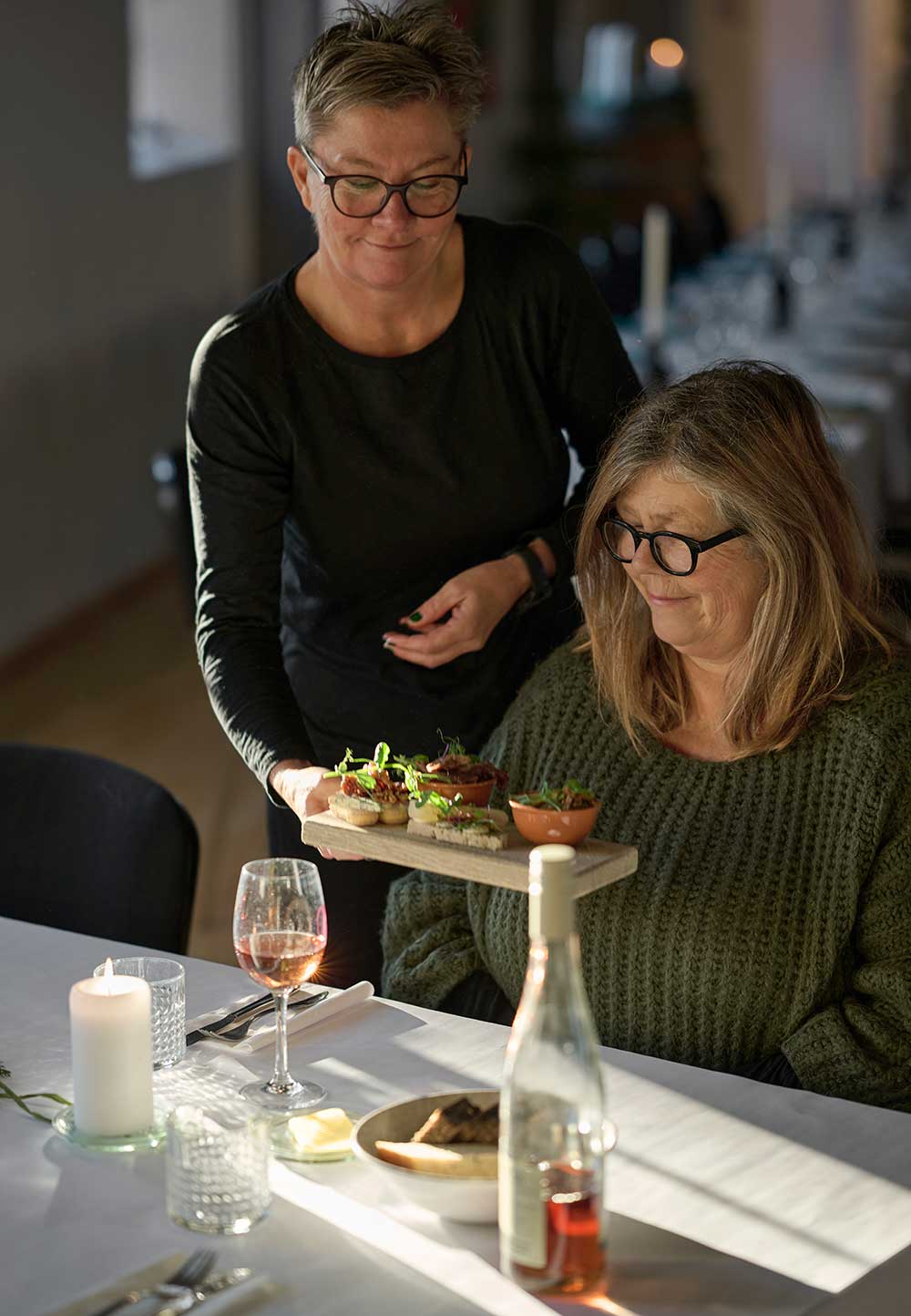 tina-serverer-fra-chilli-til-safran